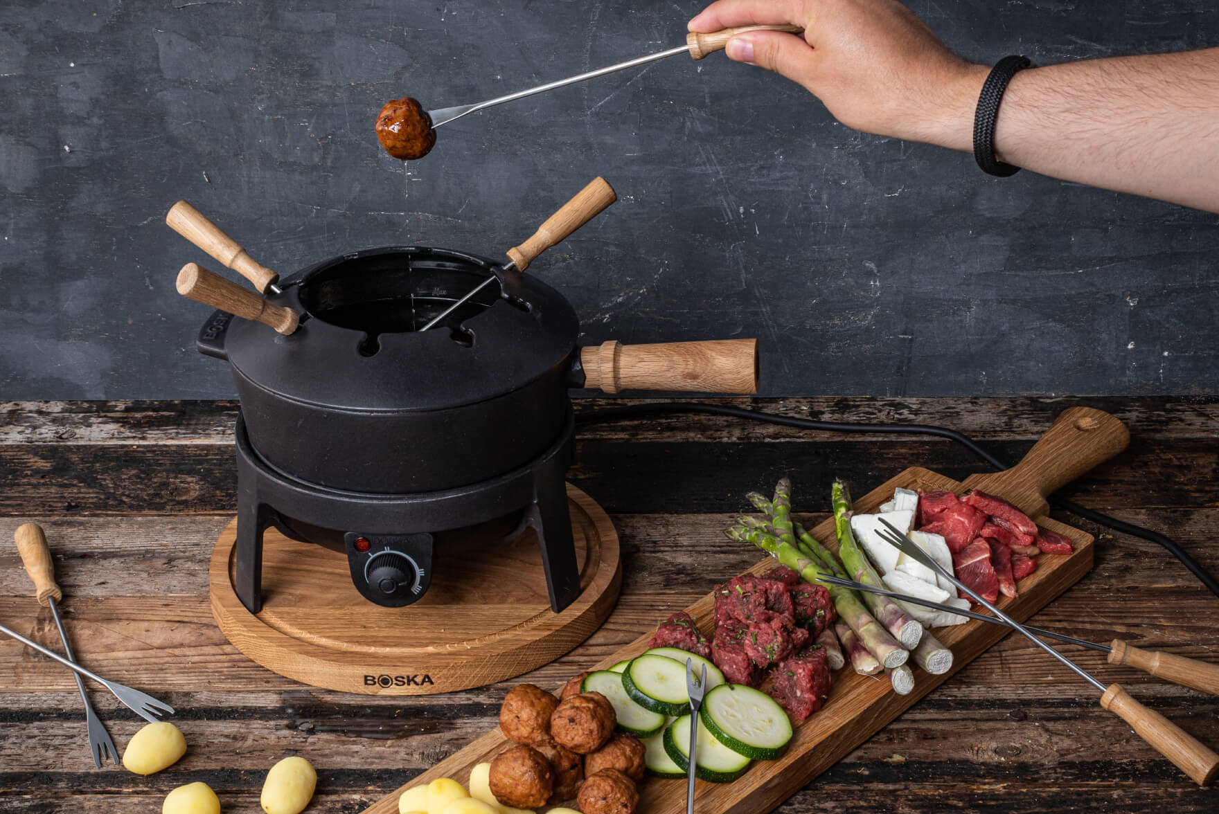 how much oil for fondue pot