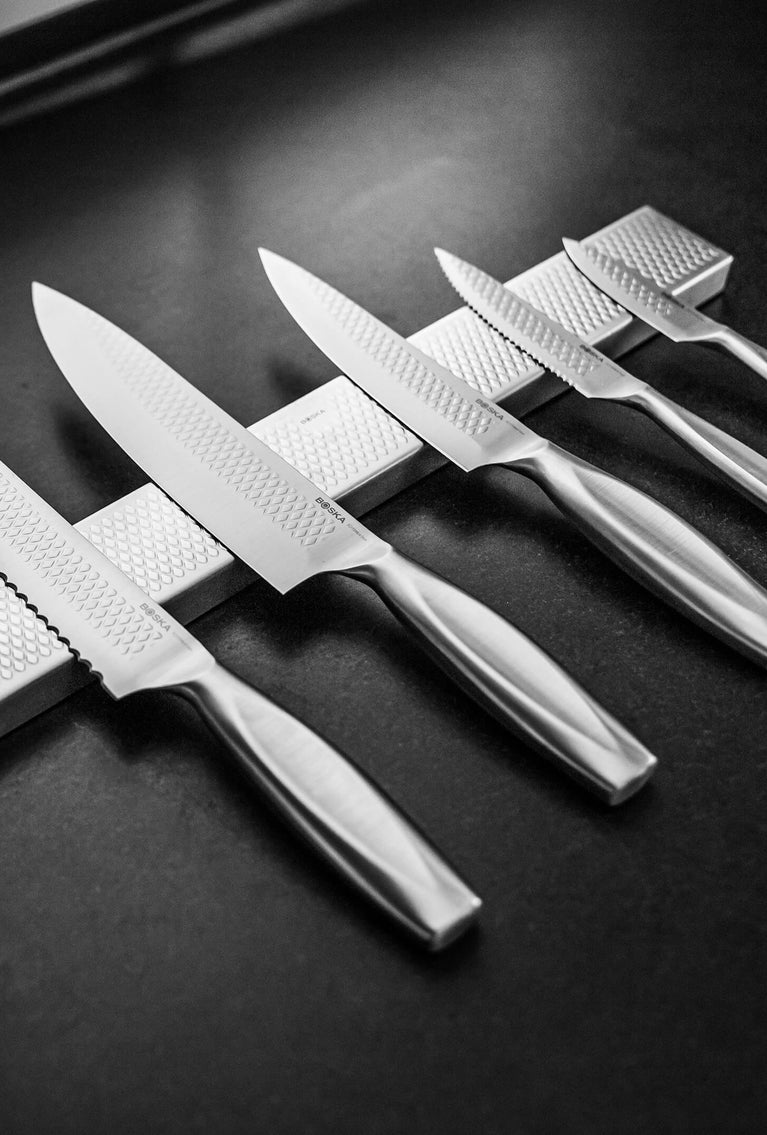 Magnetic knife strip